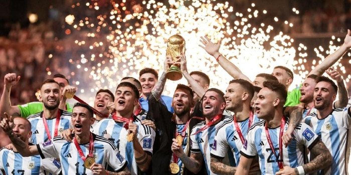 2026世界杯中后卫插上头球破门